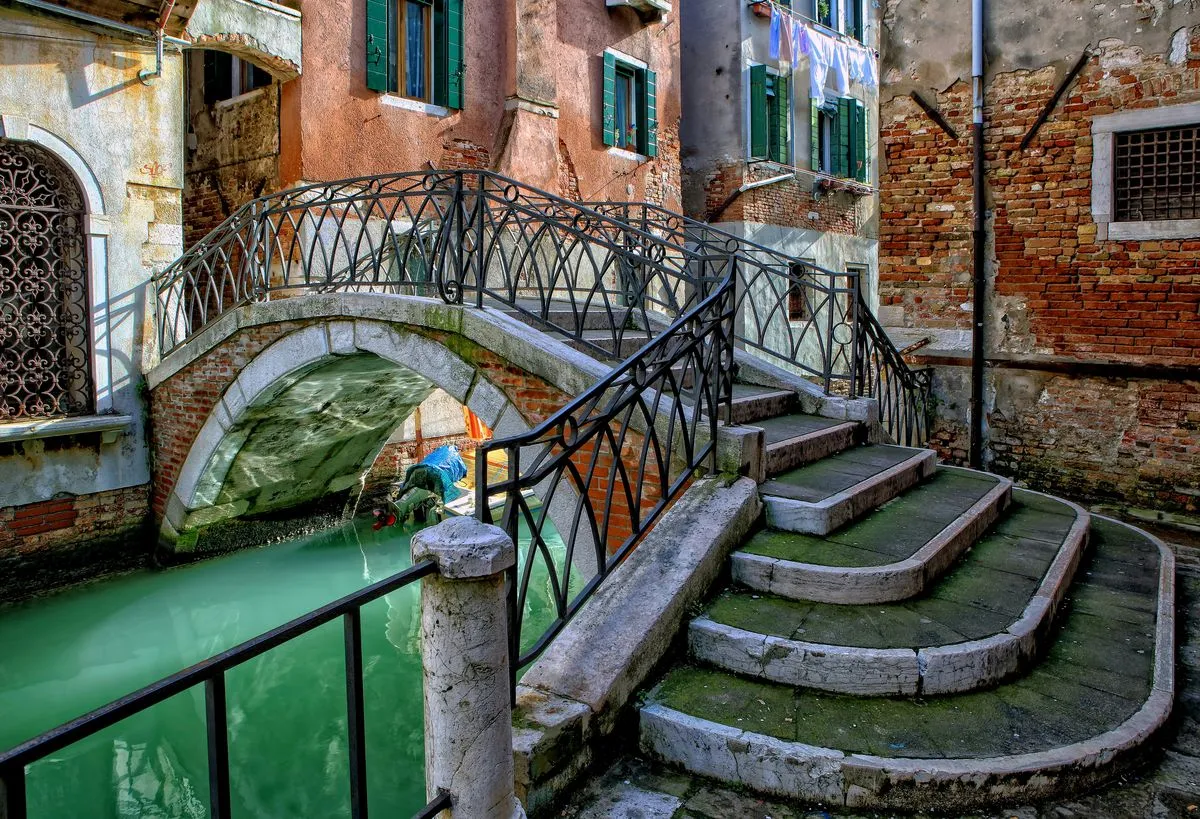 Learn Italian together, at a shared pace